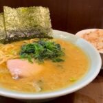 ここの家系ラーメンは旨すぎる！肉ごはんも最強すぎて悶絶する男！飯テロ/Iekei Ramen