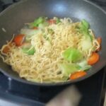 とある男のグダグダ朝ごはん　インスタントラーメンのまぜそば