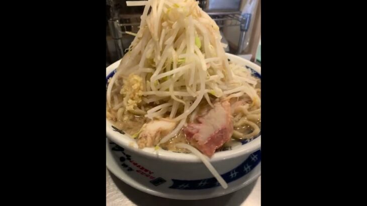 二郎系の野菜マシ醤油ラーメン食ってみた　#ラーメン大#醤油ラーメン#shorts