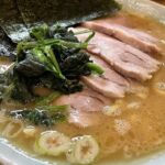 洞くつ家・人気の横浜家系ラーメン店。クセ少なめのコッテリスープが美味い – ramen