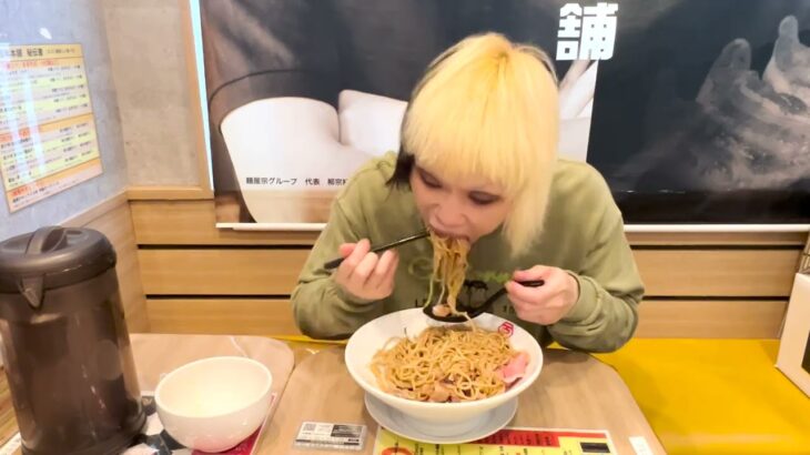 【大食い】﻿大食い界でも話題の絶品チャレンジまぜそばとラーメンを食べる【飯テロ】【百年本舗】