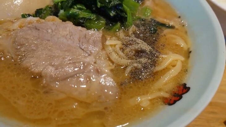 横浜家系ラーメン龍のラーメン半ライス