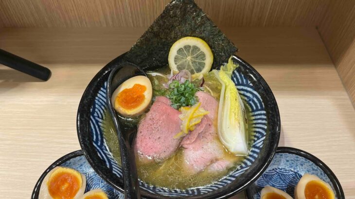 【御卓實驗室】新店初訪 牛と柚ラーメン 柚子牛清湯拉麵 280元 兩顆味付玉子 60 元 很濃的烤布丁 60 元