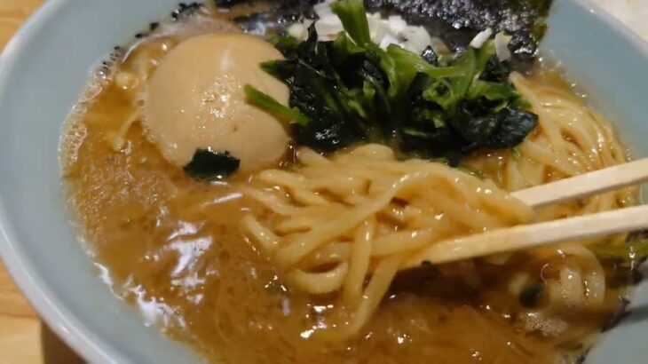 横浜家系ラーメン龍のラーメン、半ライス 手作り醤油にんにく