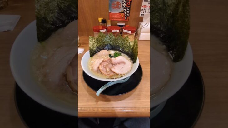 横浜家系ラーメン【町田商店】MAXラーメンを眠たい男が食った場合！＃shorts＃家系ラーメン＃町田商店